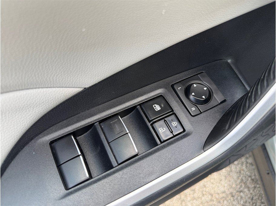 Used 2021 Toyota RAV4 XLE Premium AWD/4WD image 21