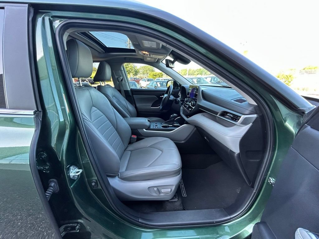 Used 2023 Toyota Highlander XLE FWD image 50