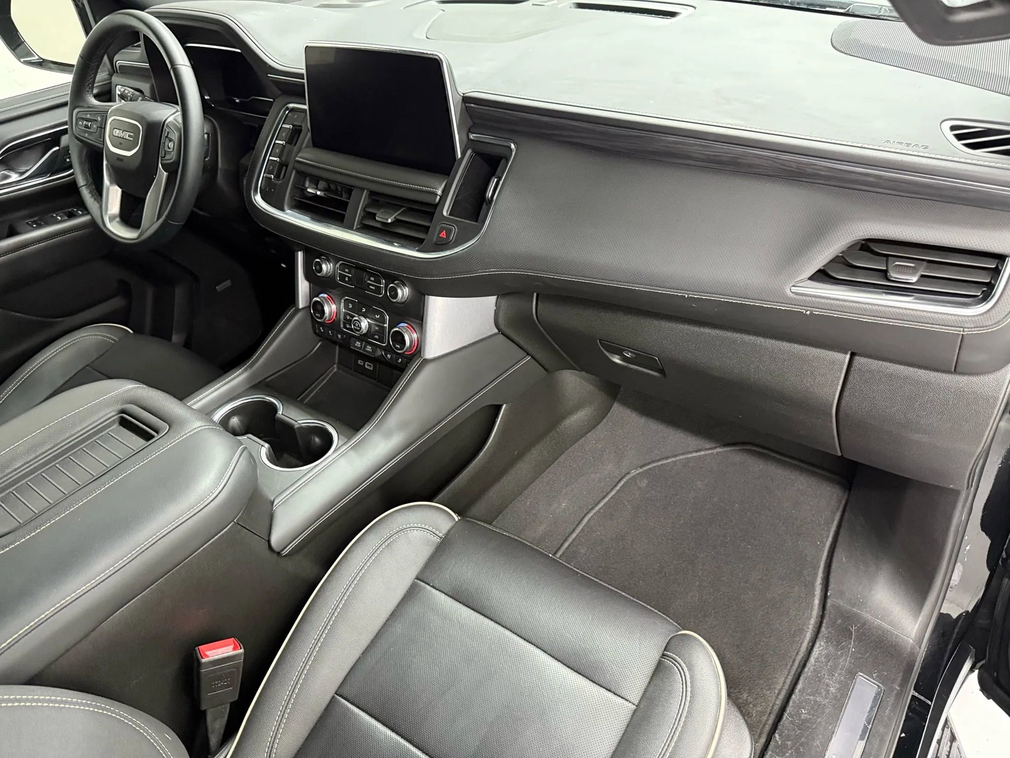 Used 2024 GMC Yukon SLT image 25