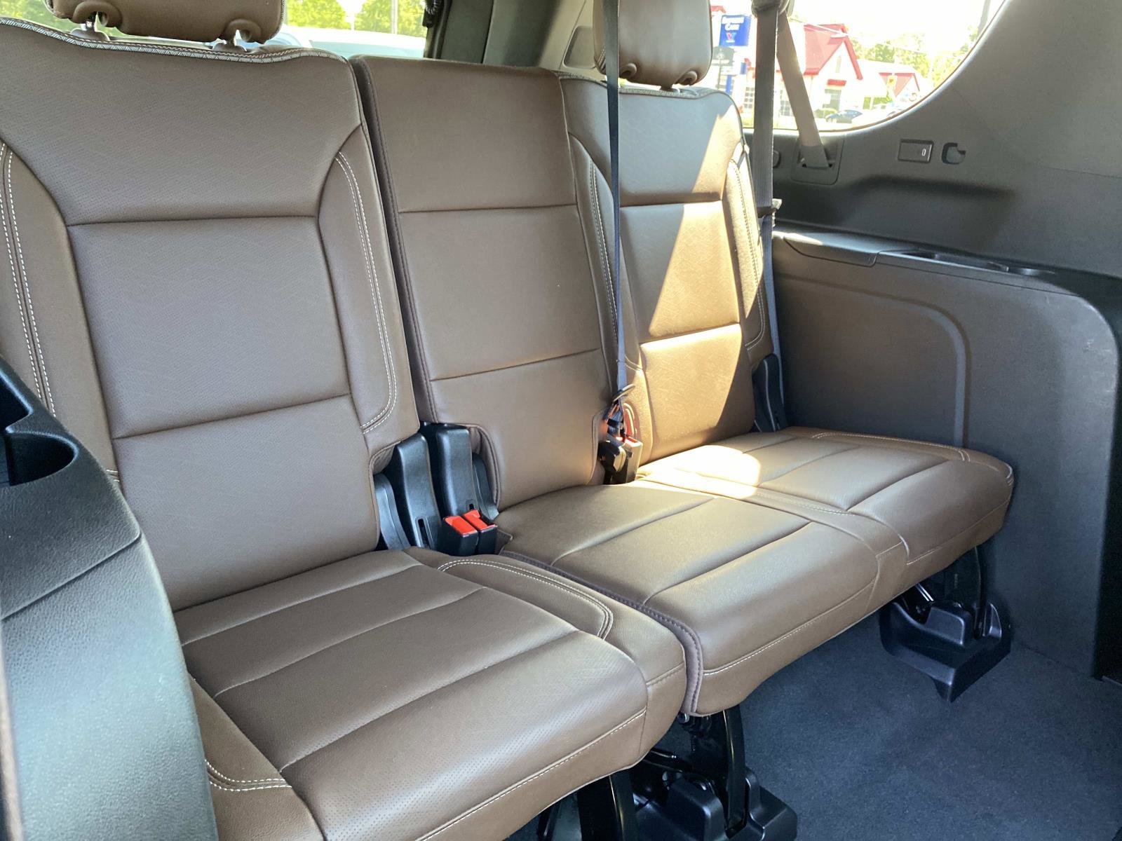 Used 2024 Chevrolet Suburban High Country w/ Premium Package 2 AWD/4WD image 28