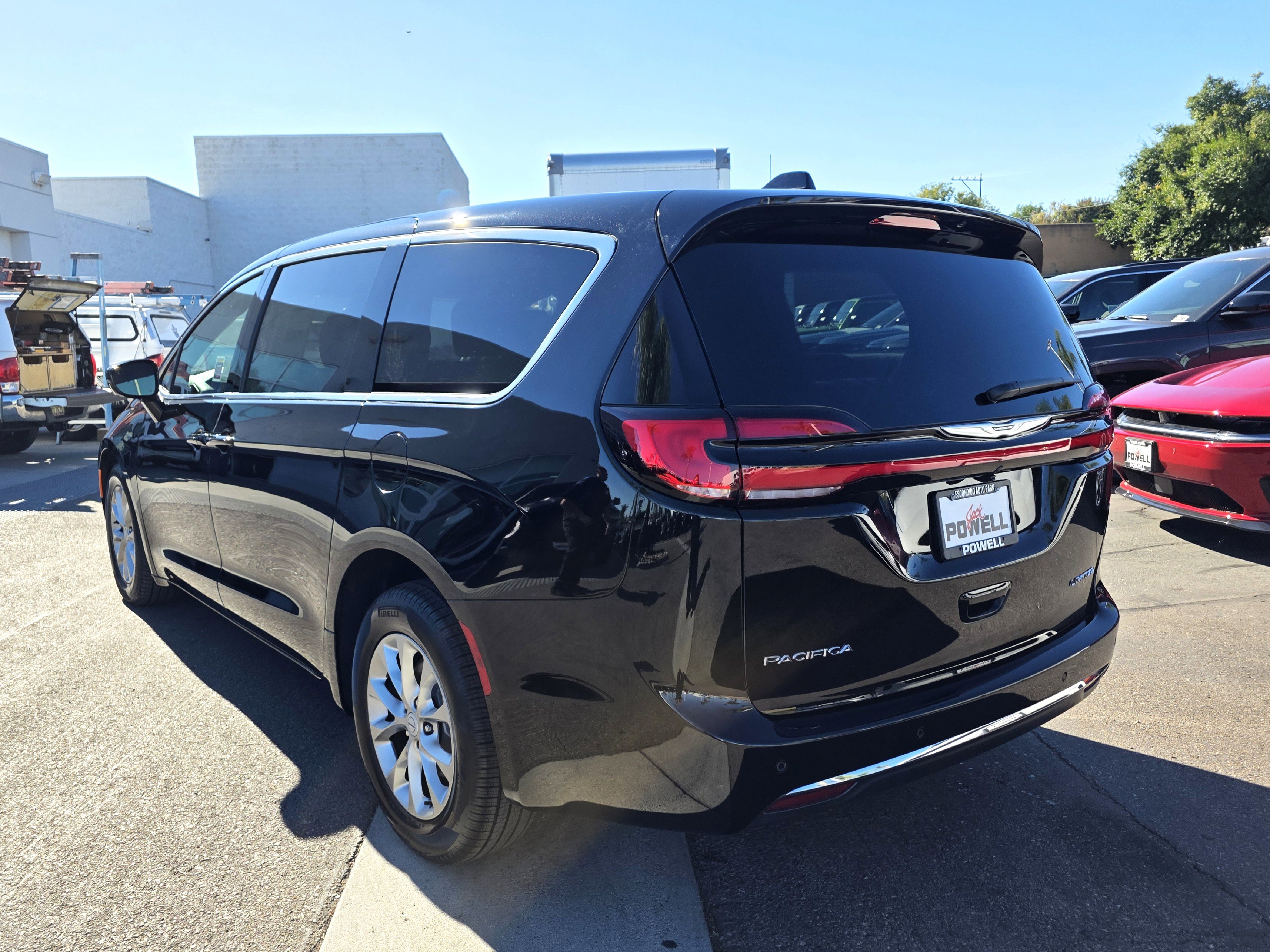 New 2026 Chrysler Pacifica Limited FWD image 3
