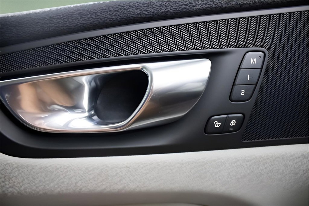 Certified 2025 Volvo XC60 T8 Core w/ Protection Package Premier image 22