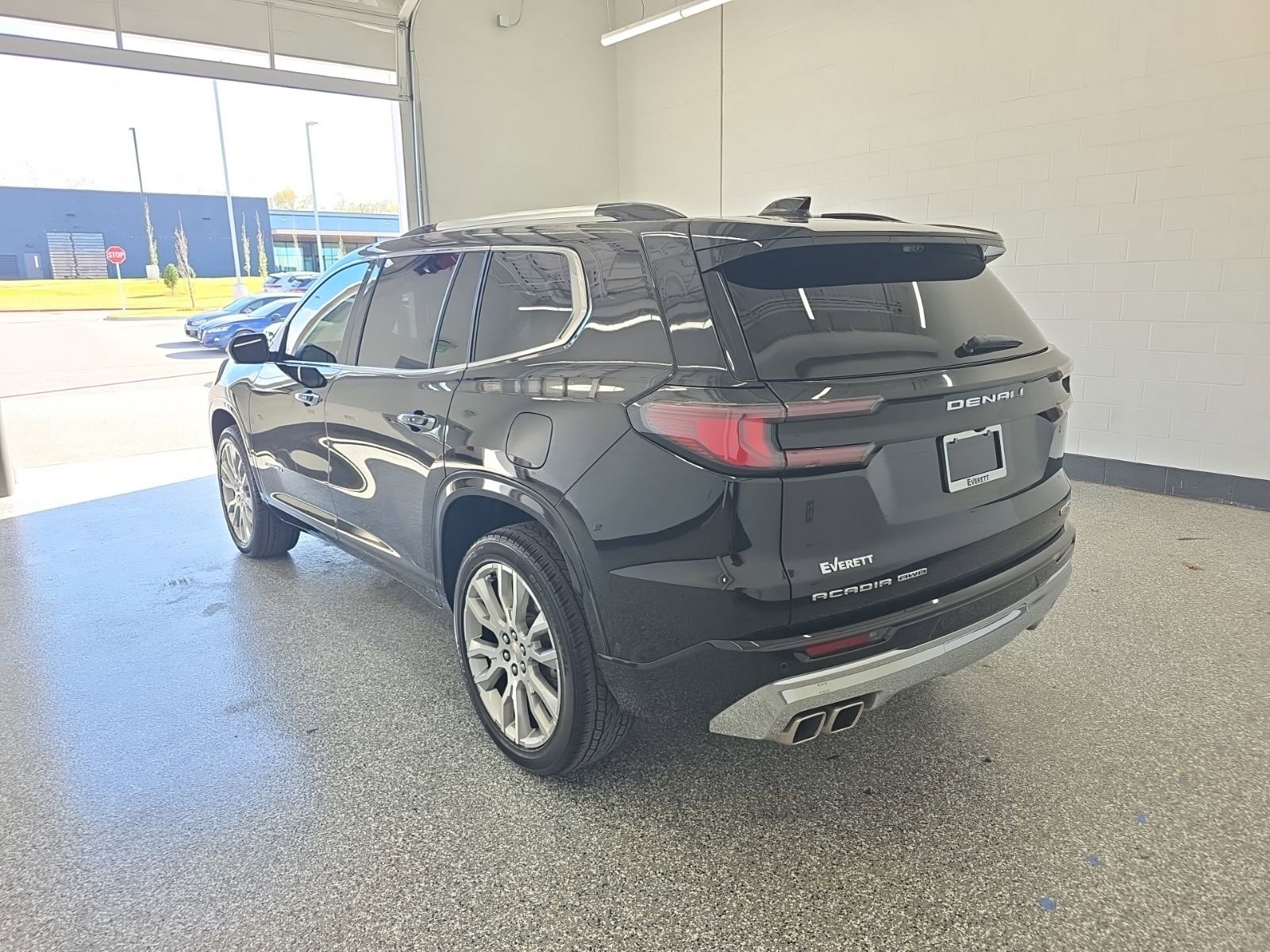 Used 2024 GMC Acadia Denali w/ Super Cruise Package image 3