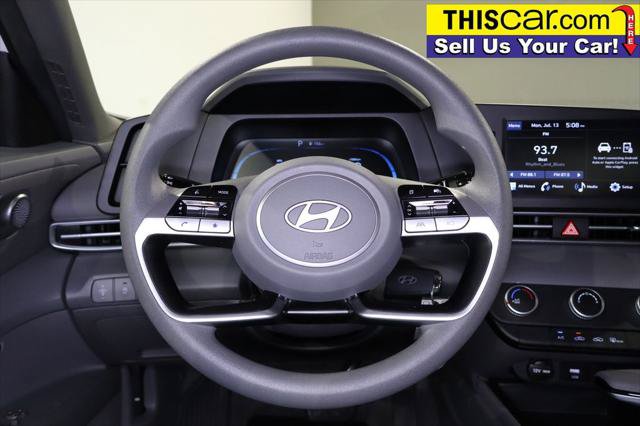 Used 2024 Hyundai Elantra SE FWD image 18
