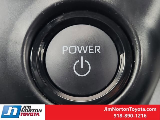 Used 2025 Toyota Sienna XLE image 23