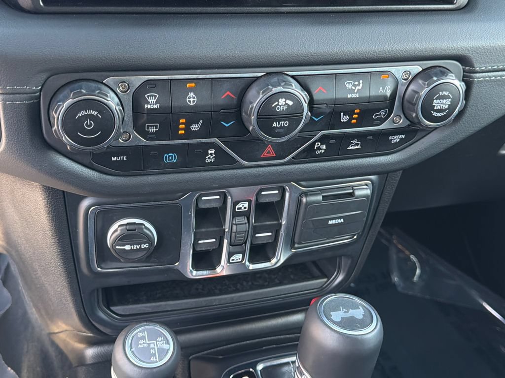 Used 2024 Jeep Wrangler High Altitude AWD/4WD image 32