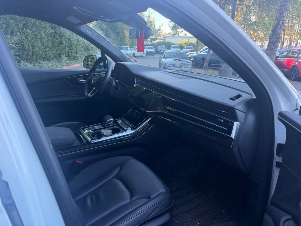 Used 2020 Audi Q7 3.0T Premium Plus w/ Premium Plus Package AWD/4WD image 17