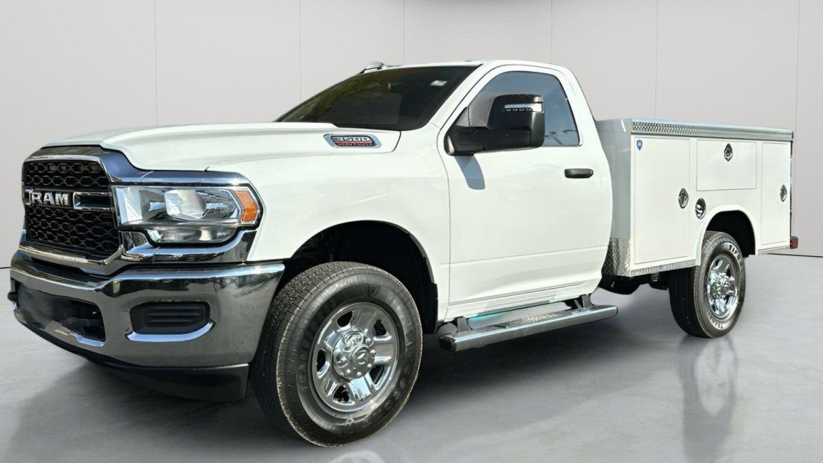 New 2024 RAM 3500 Tradesman w/ Chrome Appearance Group AWD/4WD image 8