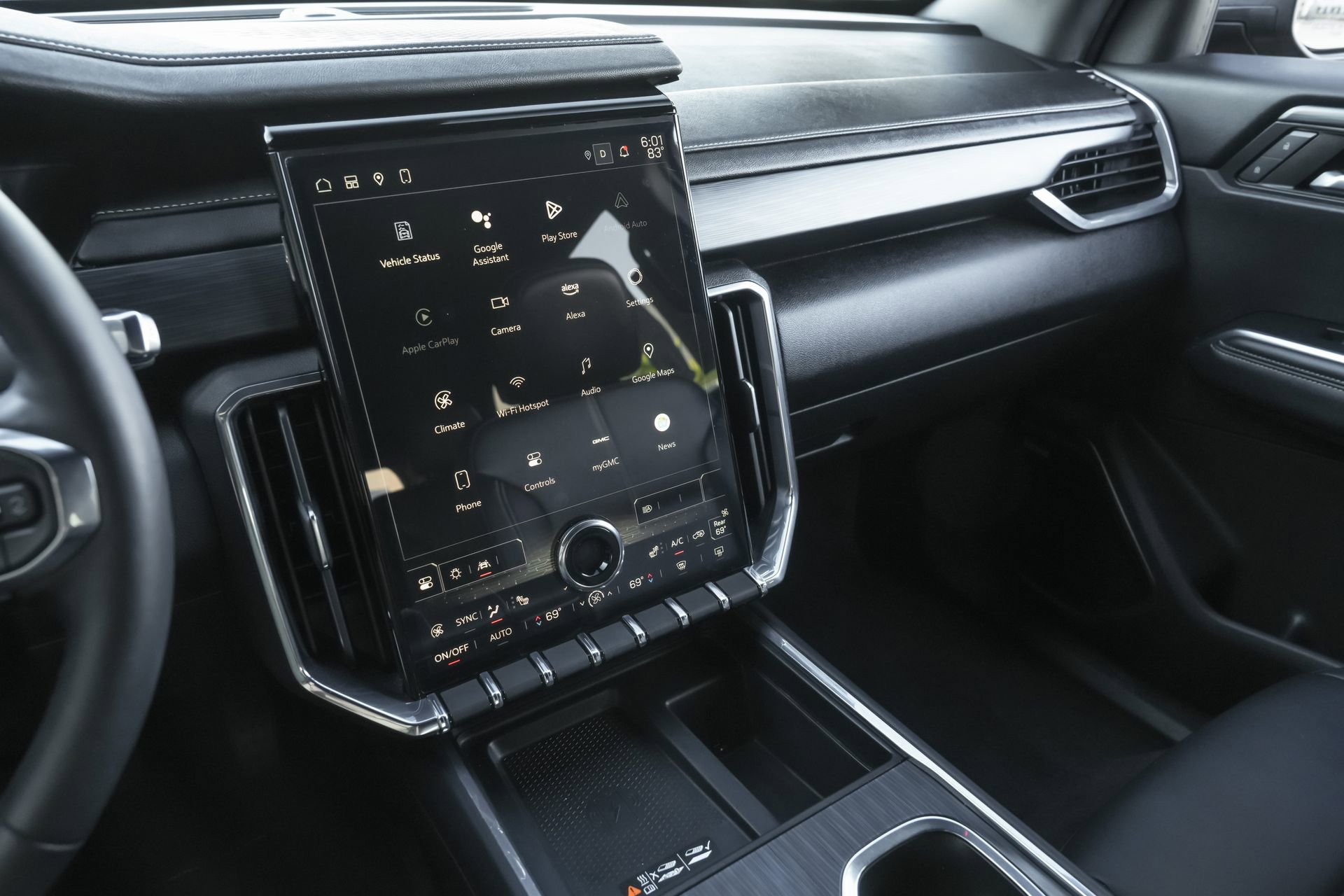 Used 2024 GMC Acadia Elevation image 11