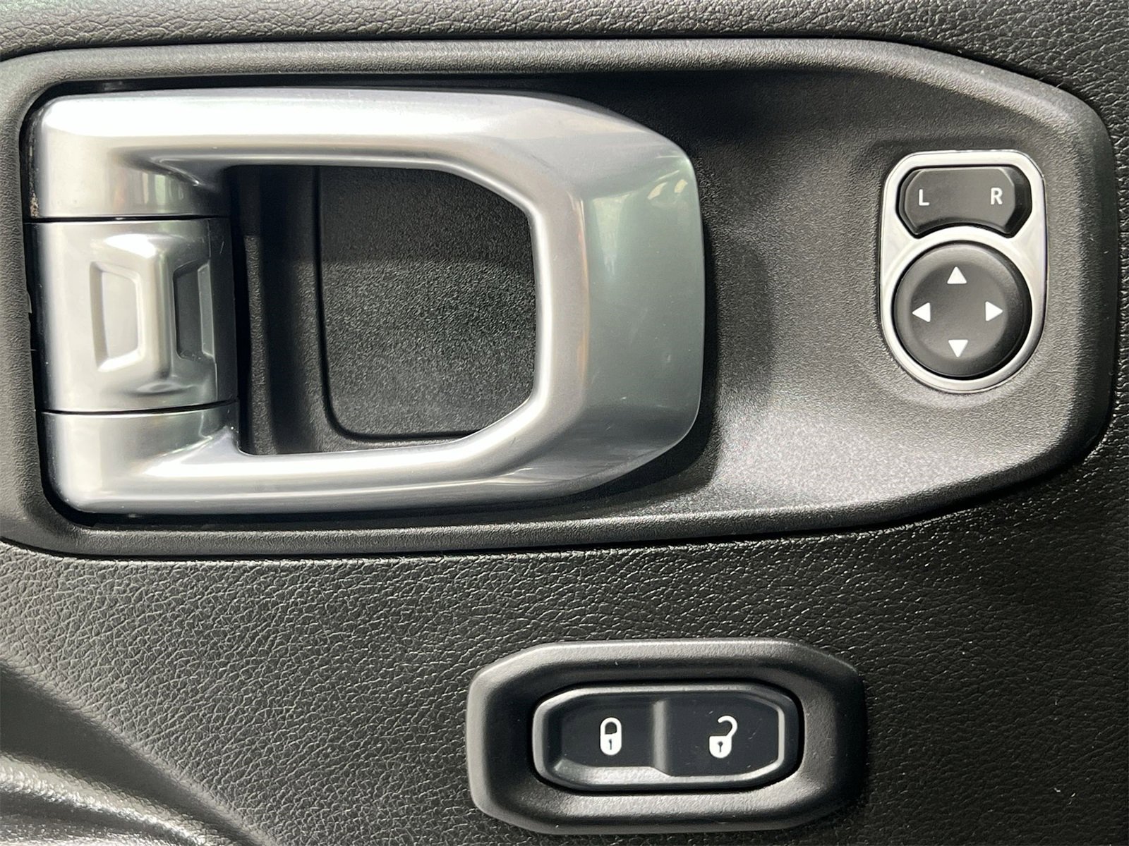 Used 2022 Jeep Wrangler Rubicon image 13