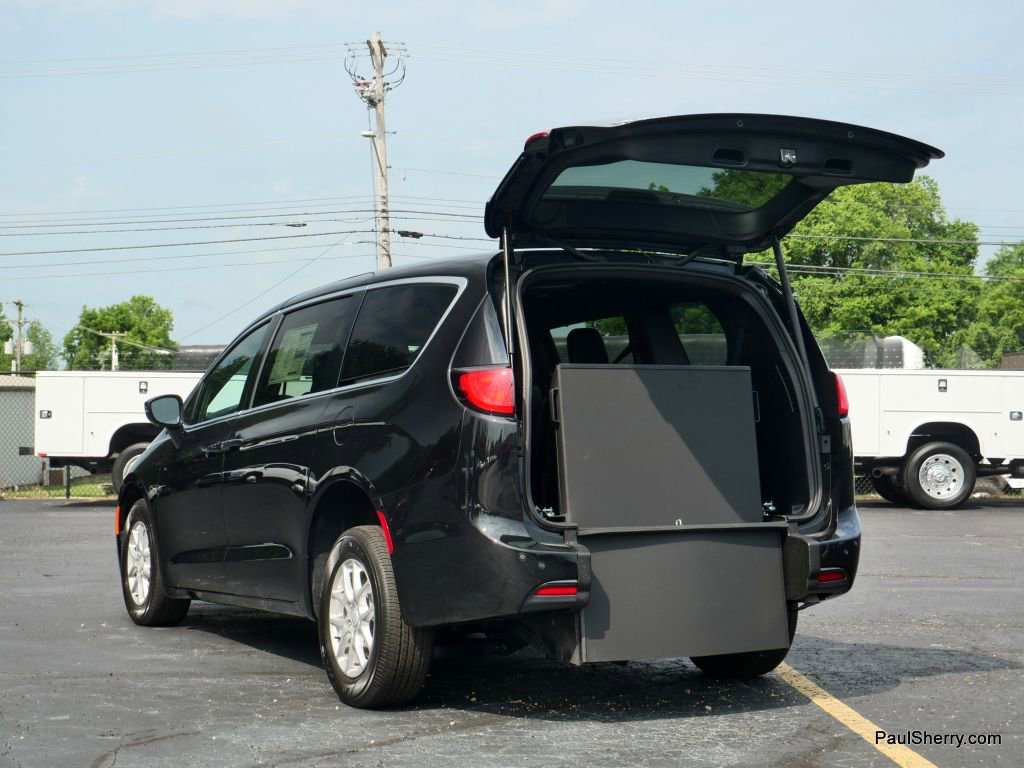 New 2025 Chrysler Voyager LX image 28