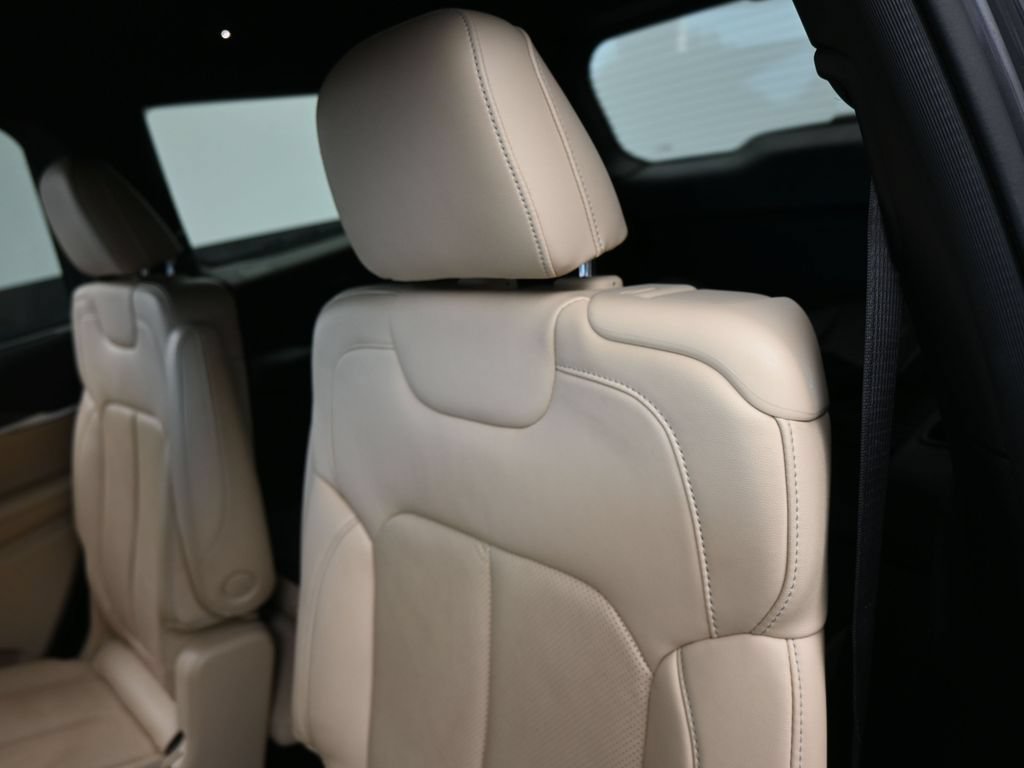 Used 2023 Jeep Grand Cherokee L Limited w/ Luxury Tech Group II AWD/4WD image 35