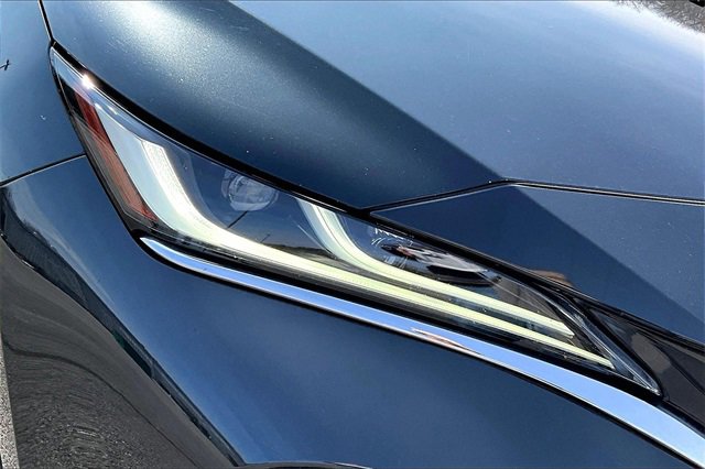 Used 2021 Toyota Venza Limited w/ Advanced Technology Package image 27