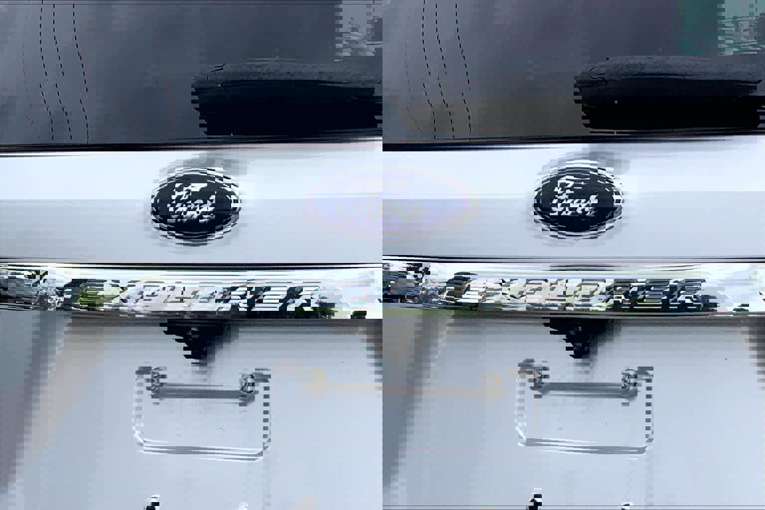 Used 2018 Ford Explorer XLT w/ Equipment Group 202A FWD image 27