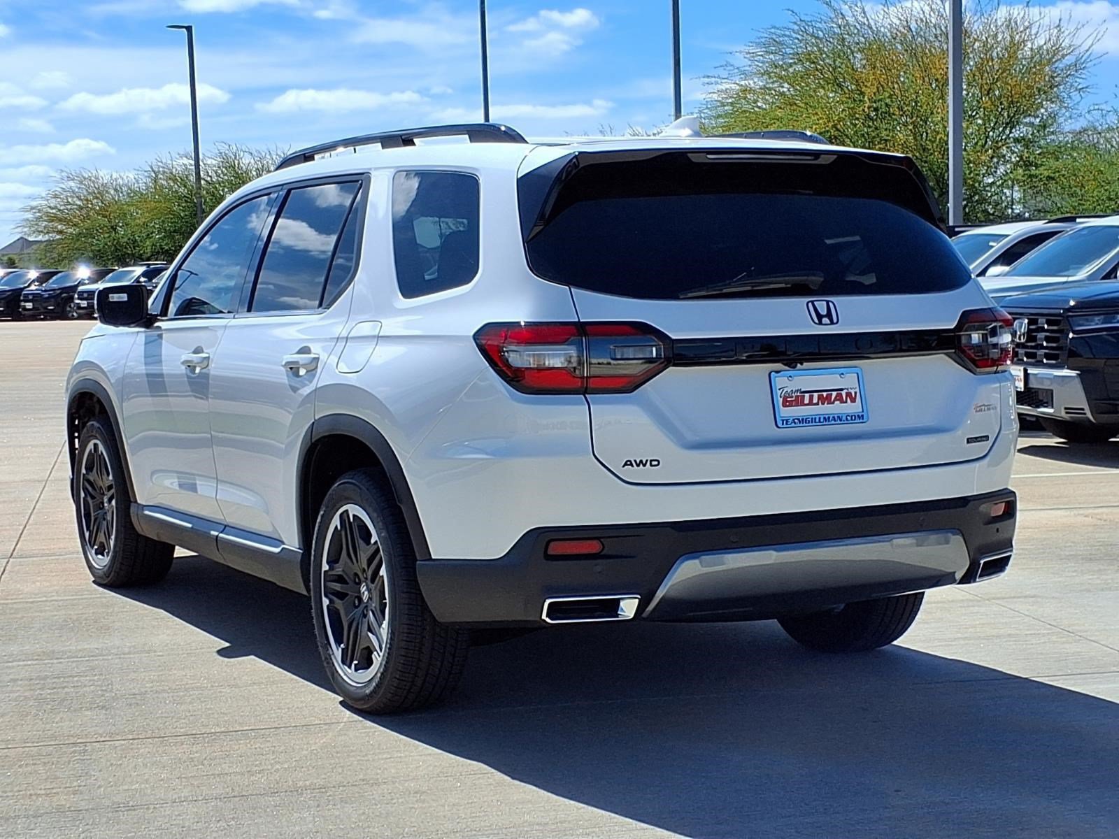 New 2026 Honda Pilot Touring image 2