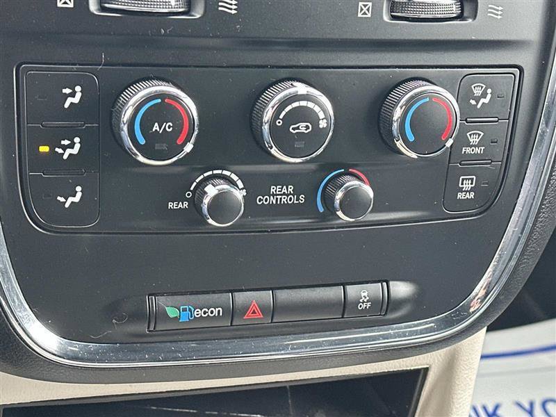 Used 2018 Dodge Grand Caravan SXT image 19