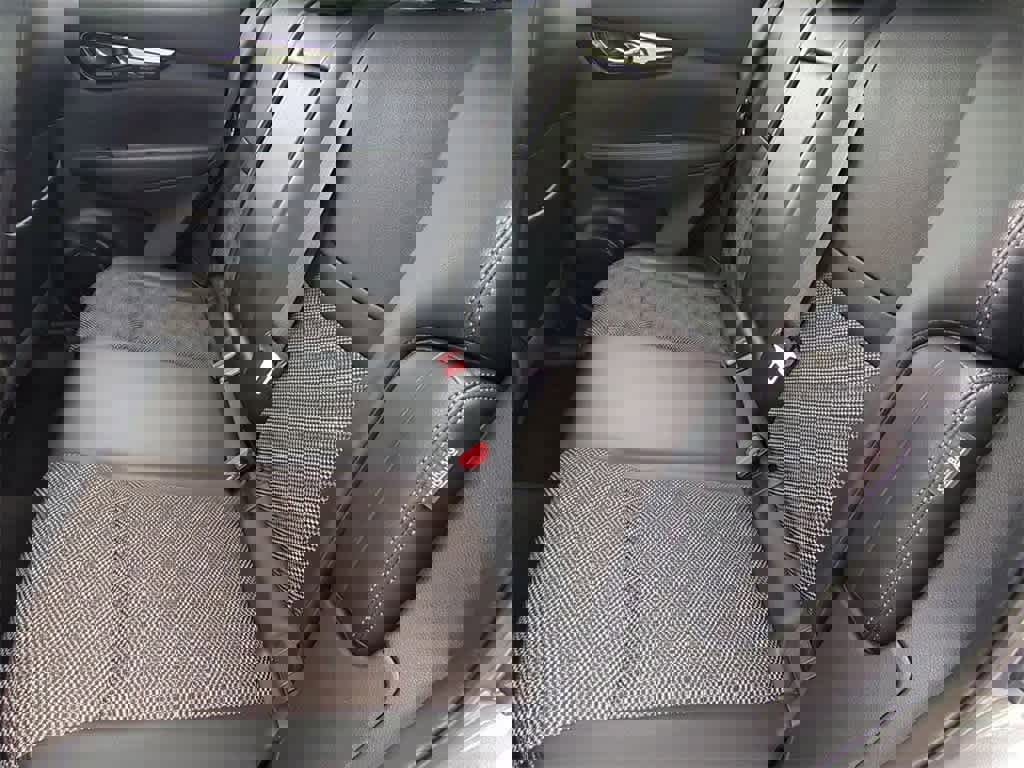 Used 2022 Nissan Rogue Sport SV w/ Technology Package image 19