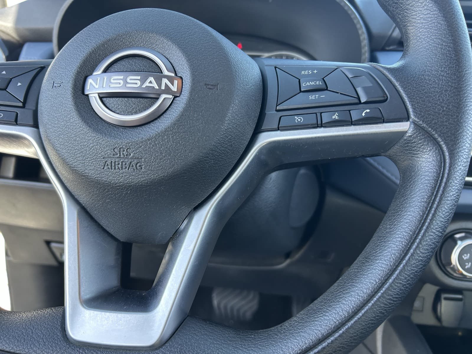 Used 2025 Nissan Versa SV FWD image 28