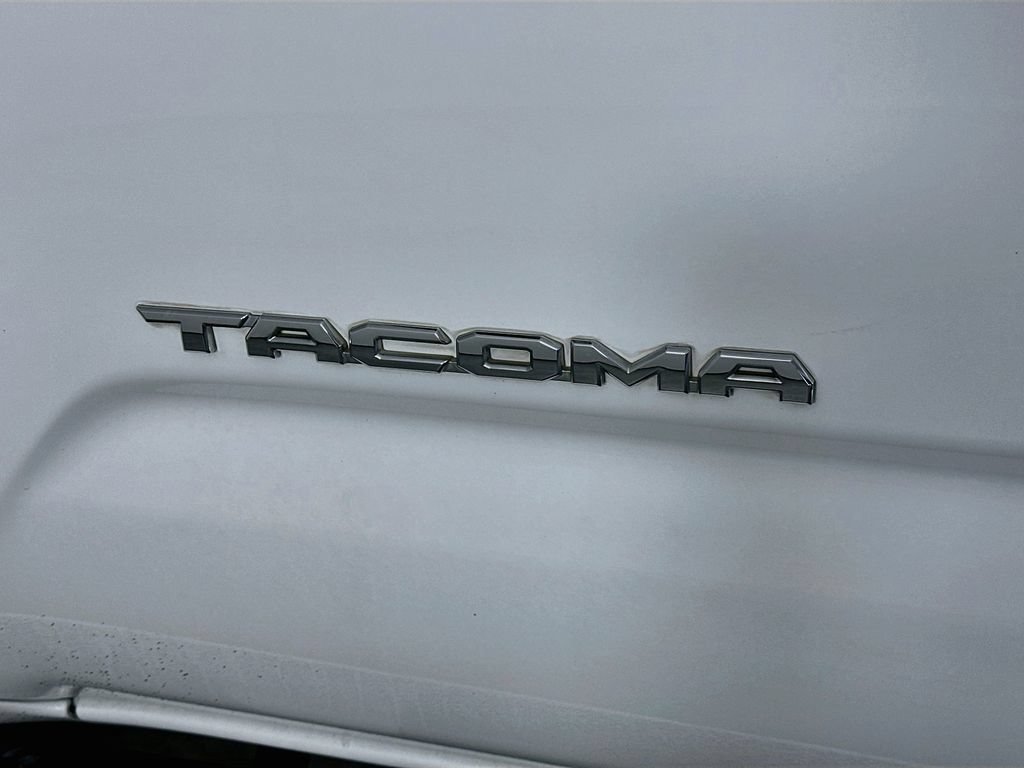 Used 2020 Toyota Tacoma SR5 RWD image 24