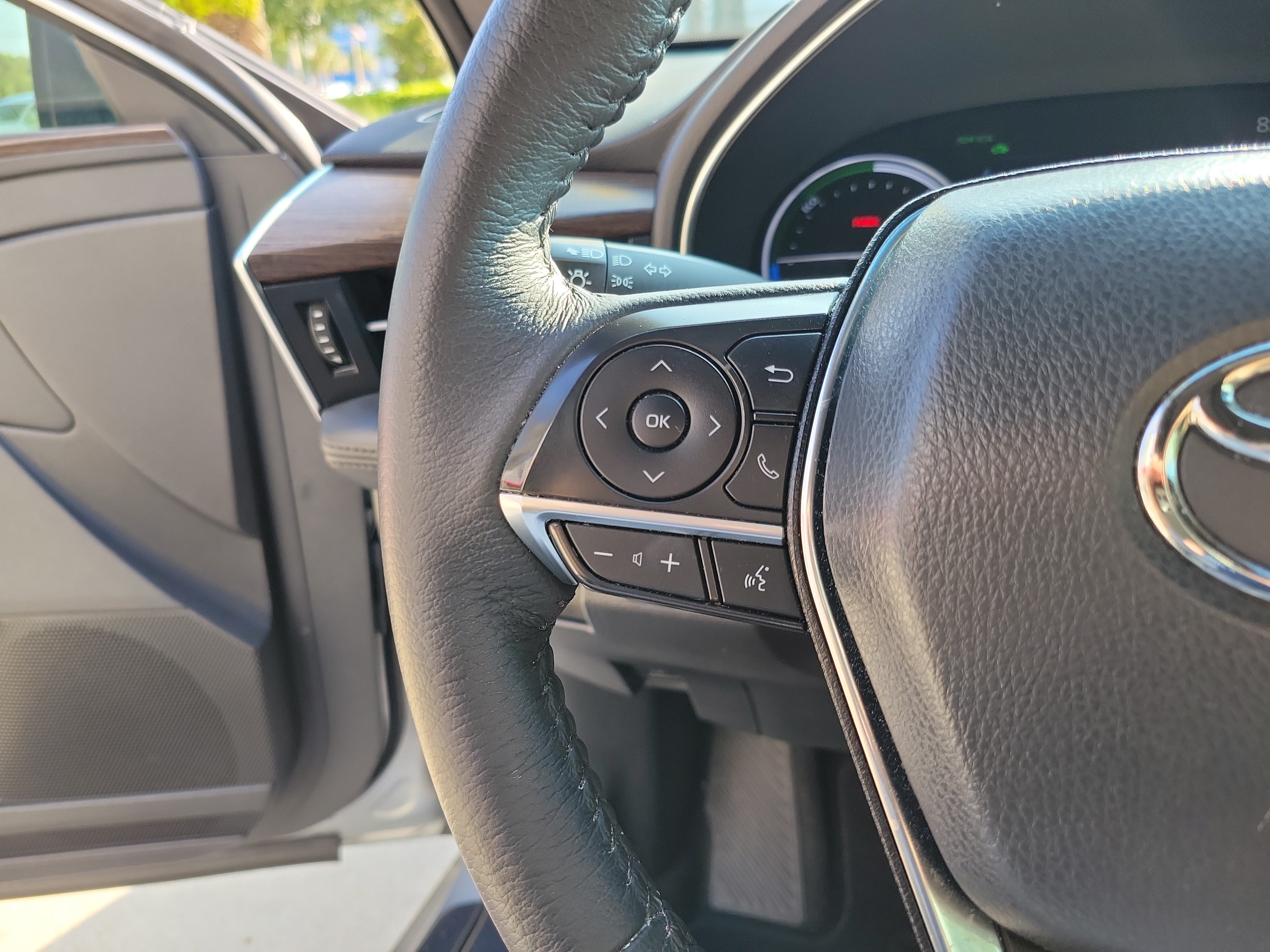 Used 2021 Toyota Avalon XLE w/ Moonroof Package FWD image 17