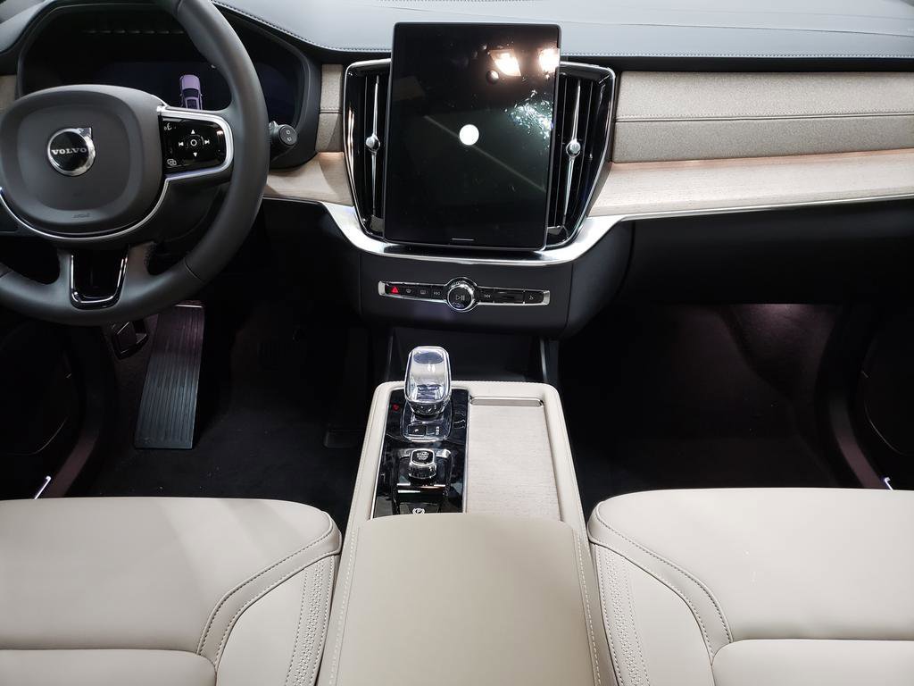 New 2026 Volvo XC90 B6 Plus w/ Protection Package Premier AWD/4WD image 9
