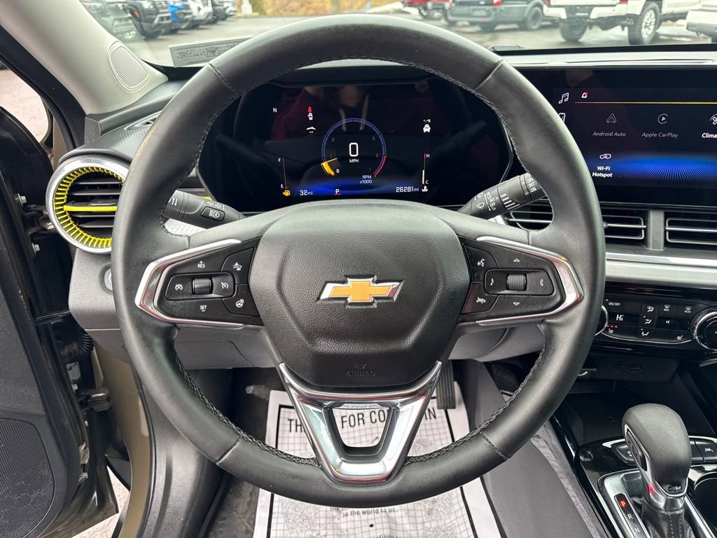 Used 2024 Chevrolet Trax LT w/ Sunroof Package FWD image 33
