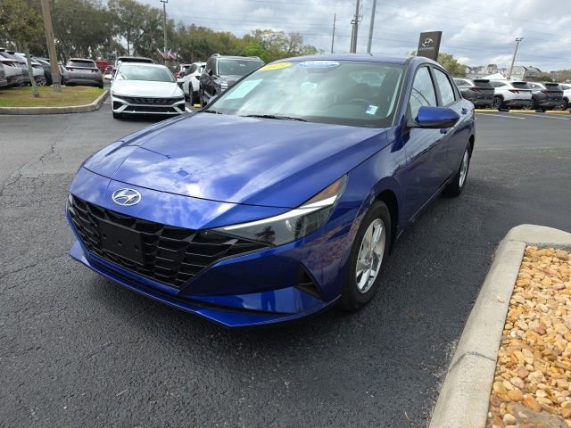 Certified 2023 Hyundai Elantra SE image 2