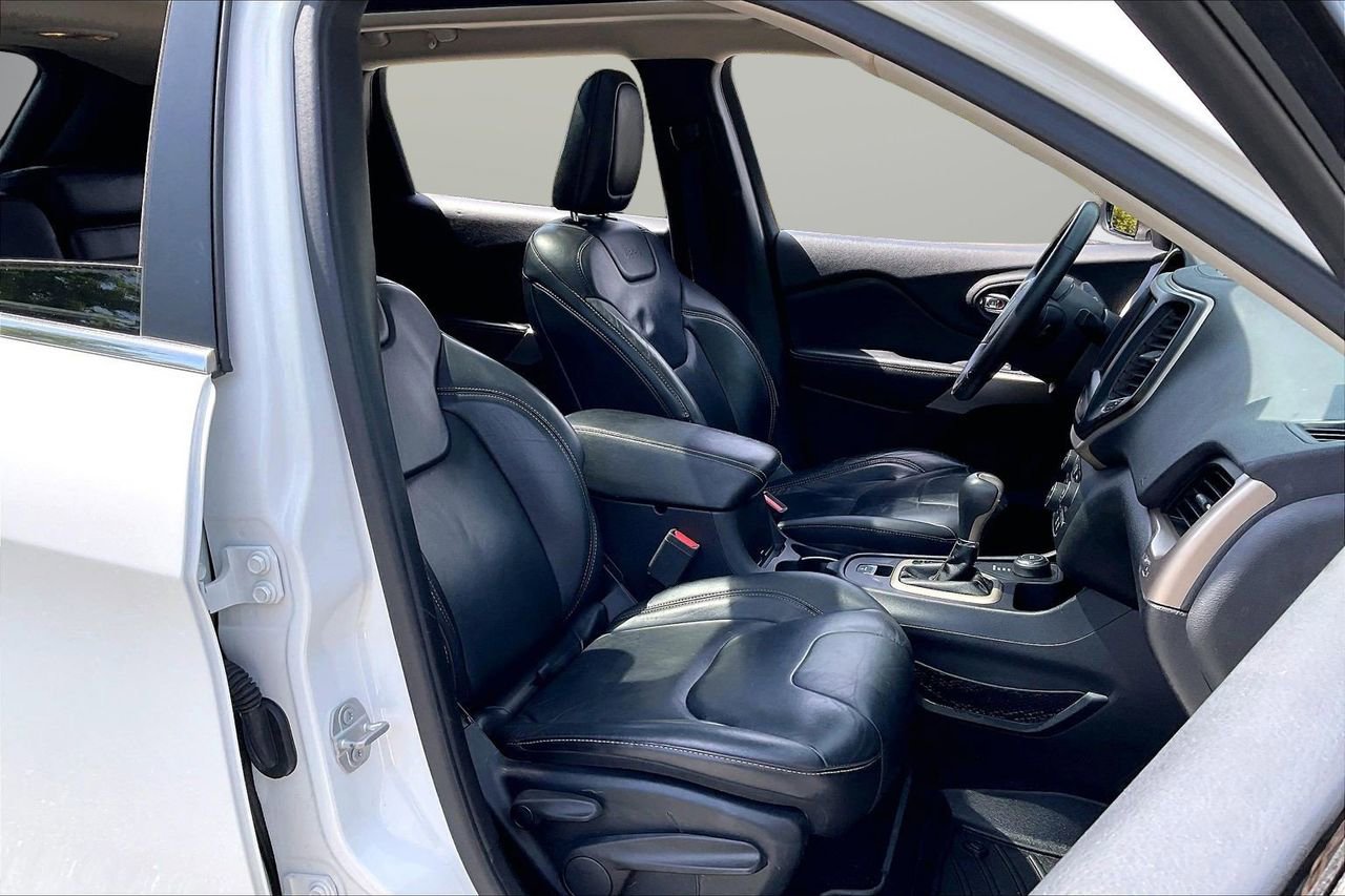 Used 2017 Jeep Cherokee Limited AWD/4WD image 24