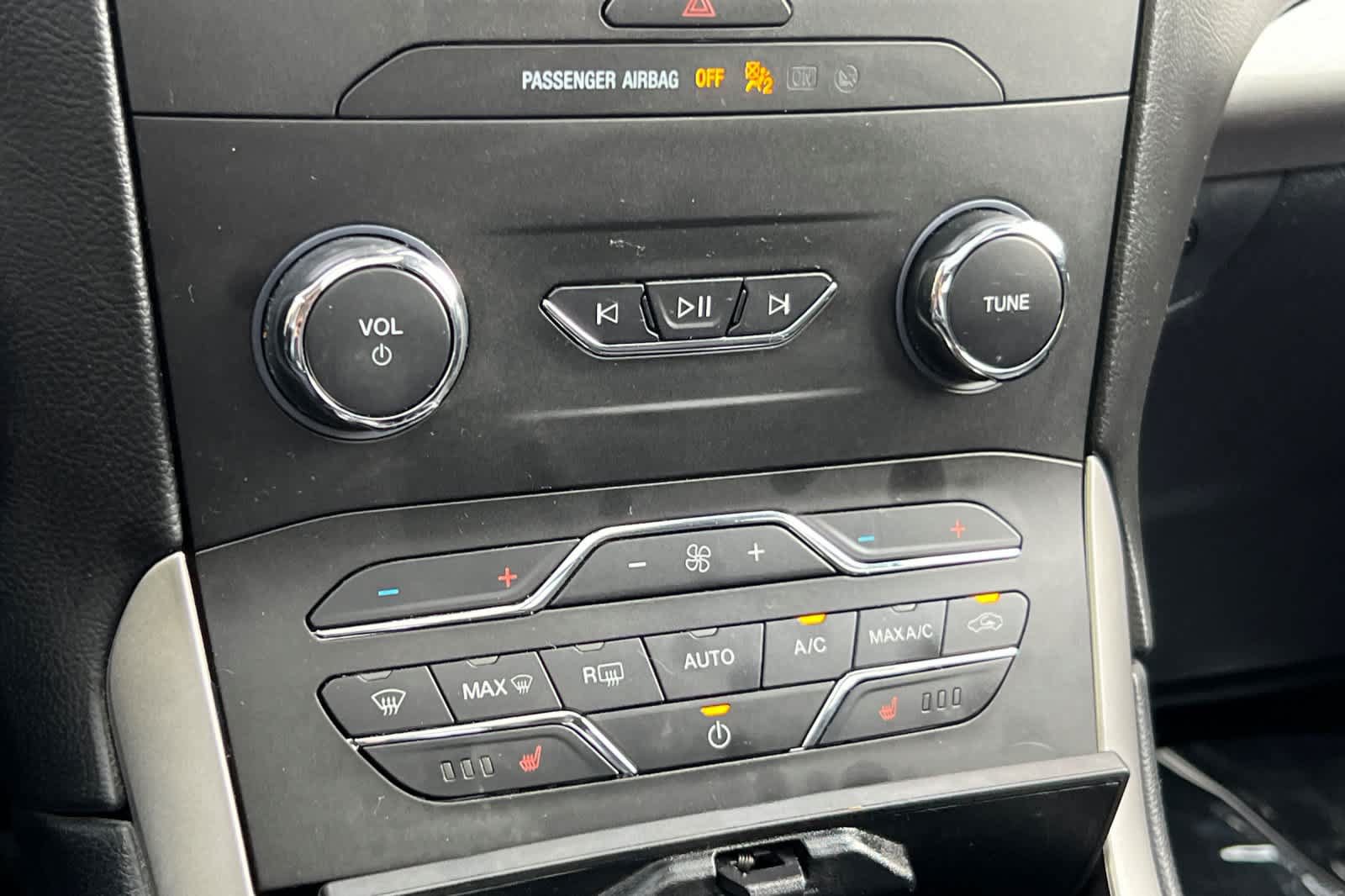 Used 2019 Ford Edge SEL w/ Equipment Group 201A AWD/4WD image 23