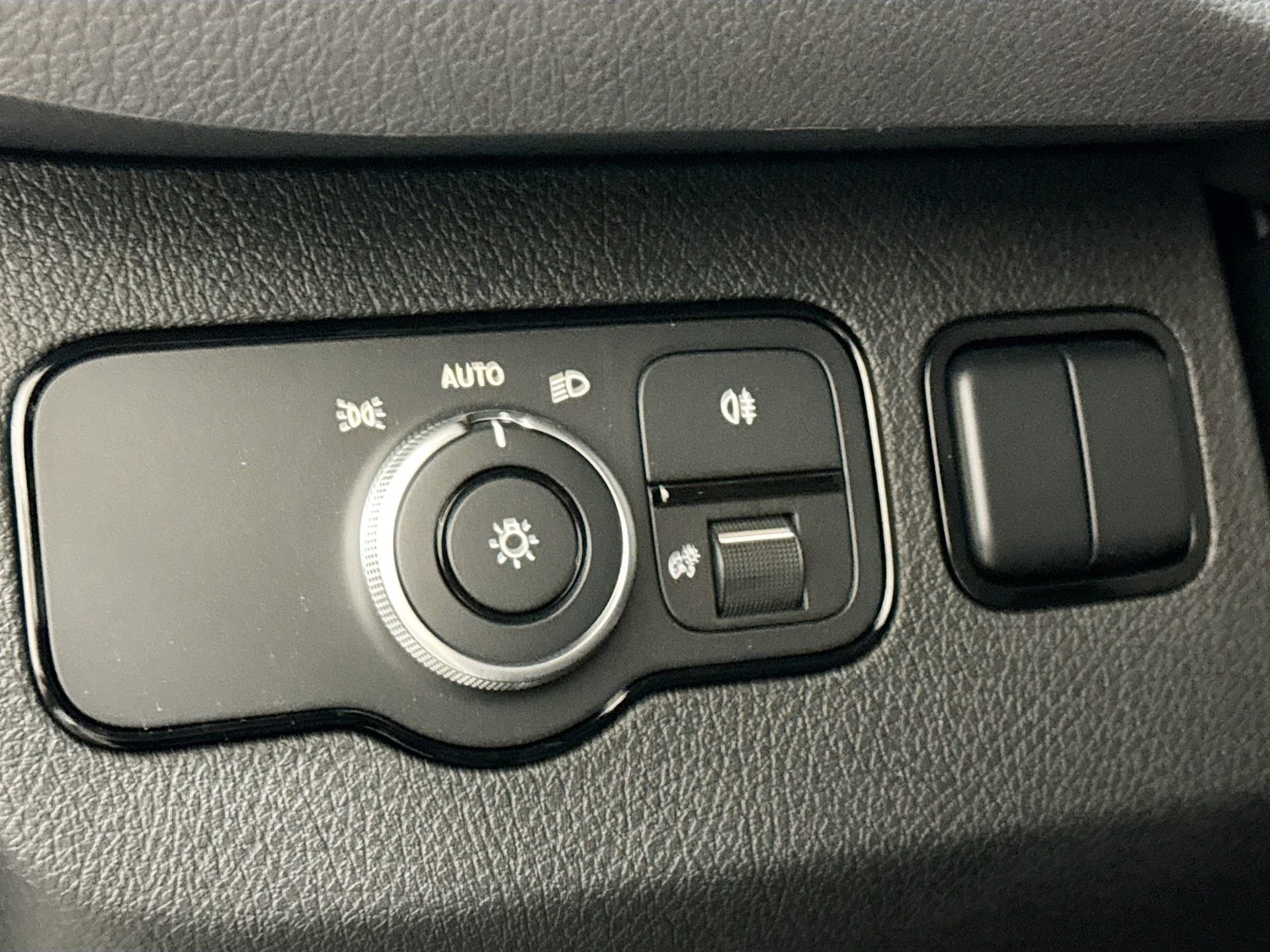 Used 2025 Mercedes-Benz Sprinter 2500 image 11