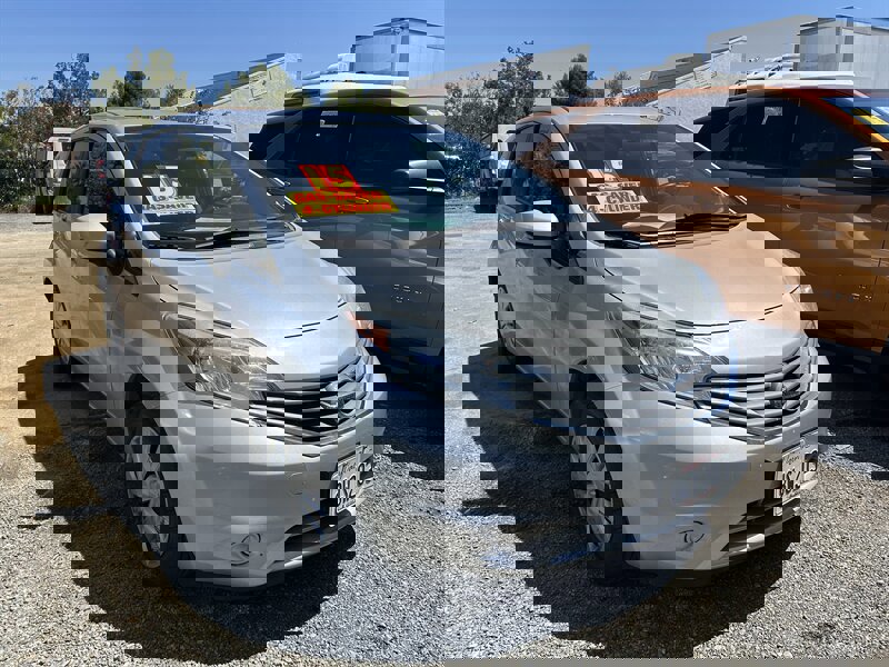 Used 2015 Nissan Versa Note SV image 2