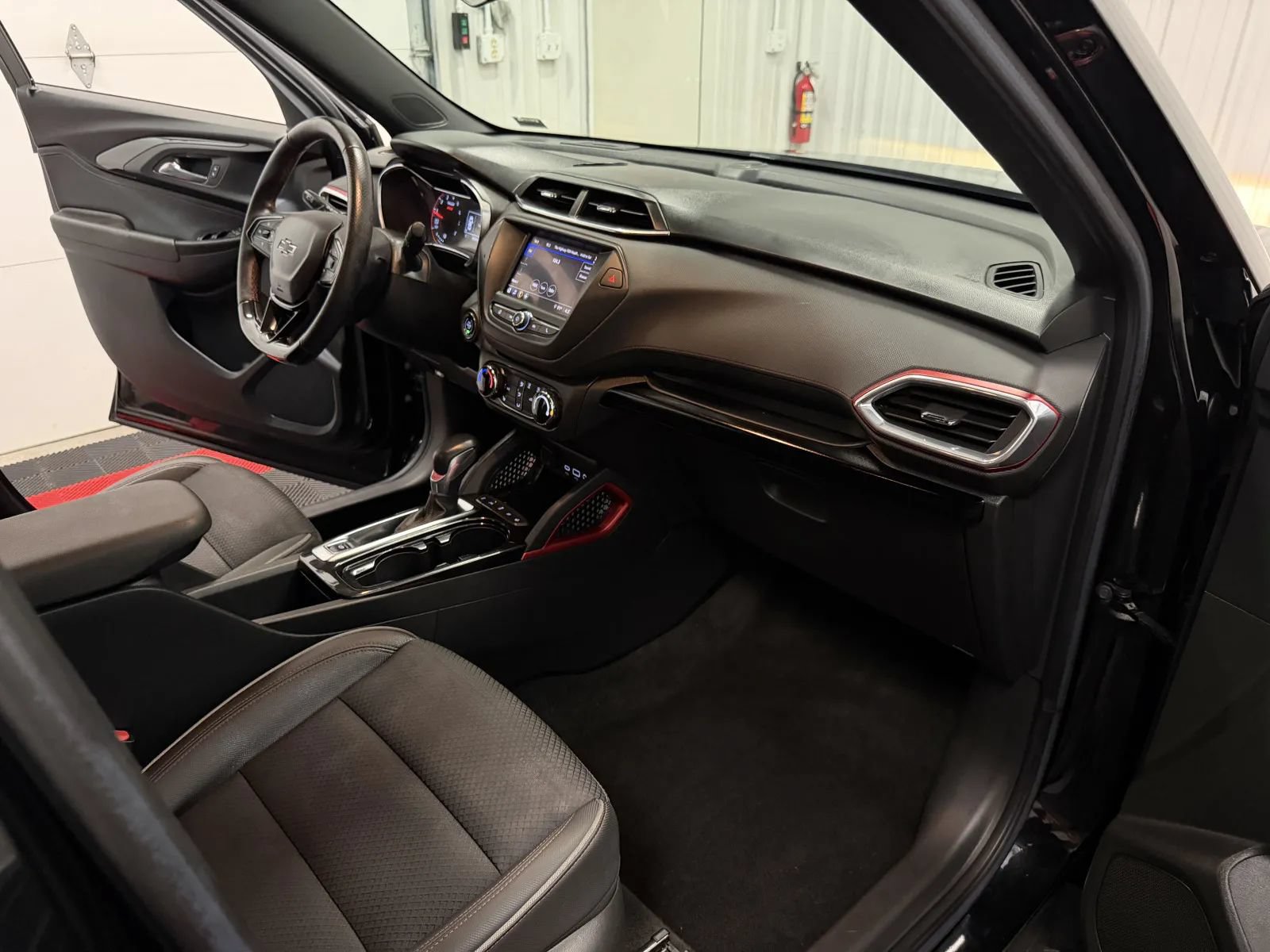 Used 2022 Chevrolet TrailBlazer RS FWD image 46