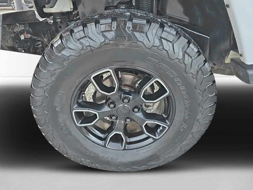 Used 2017 Jeep Wrangler Unlimited Sahara AWD/4WD image 9