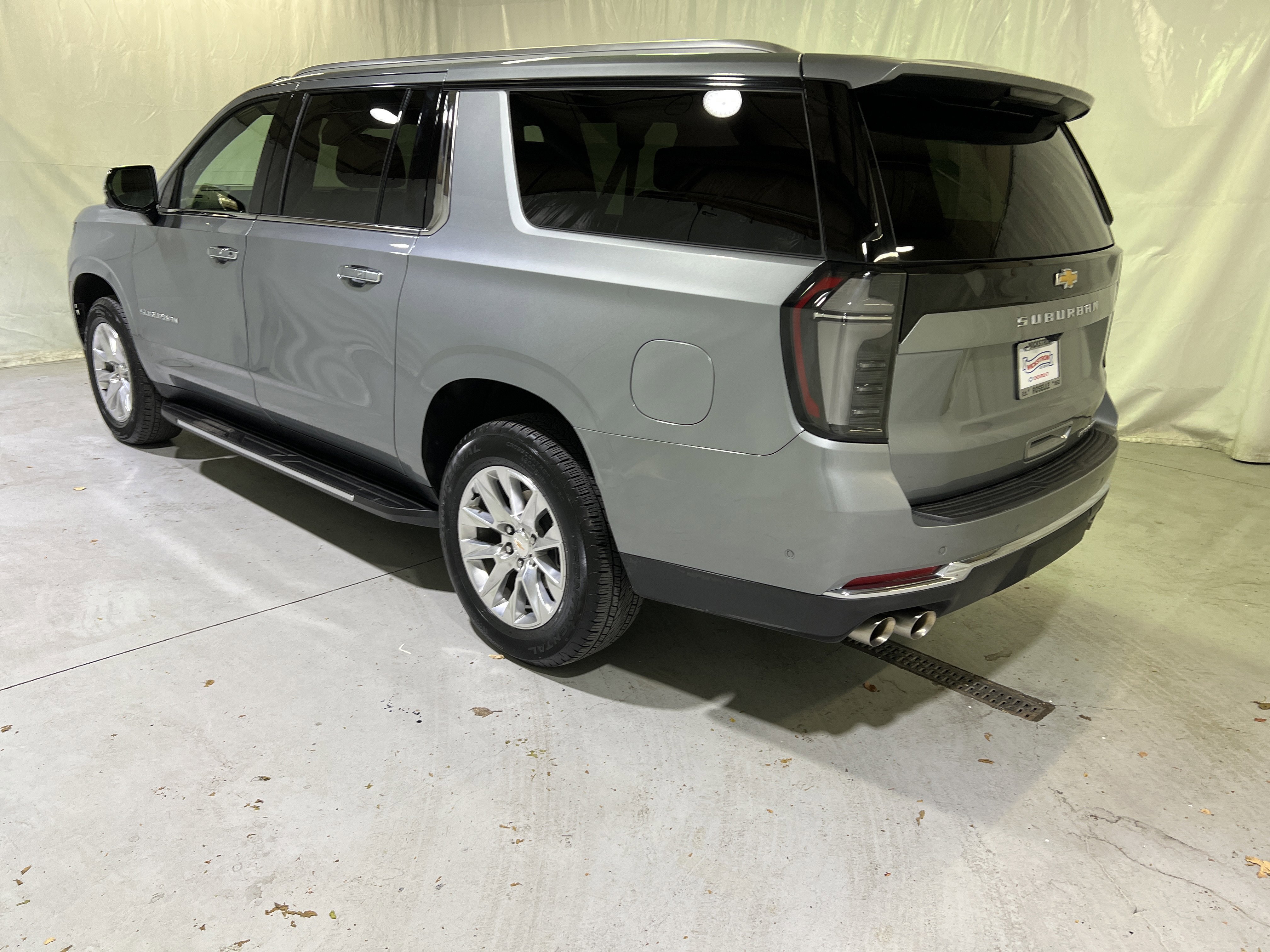 Certified 2025 Chevrolet Suburban Premier image 8