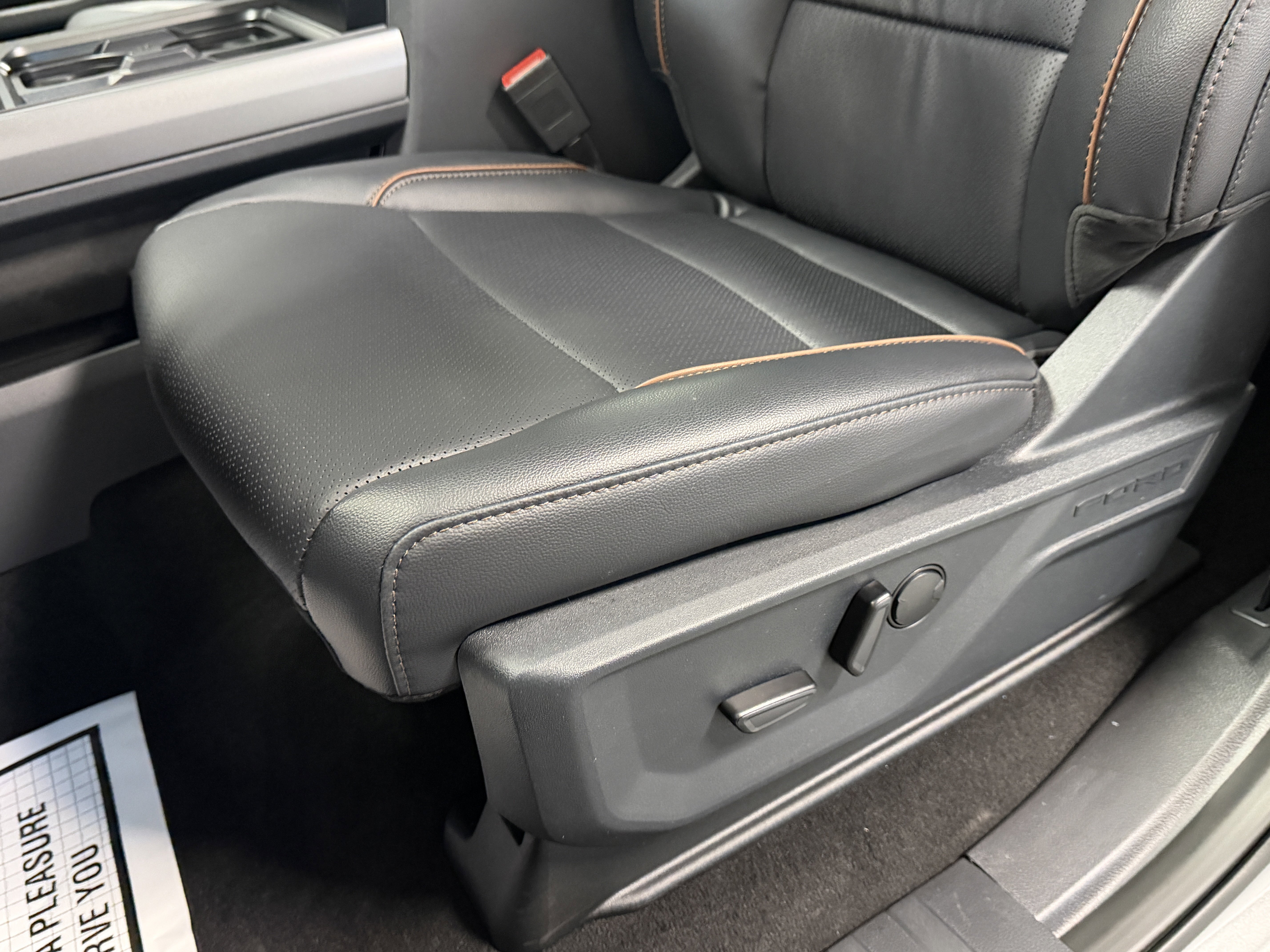 New 2026 Ford F250 Lariat w/ Black Appearance Package image 25