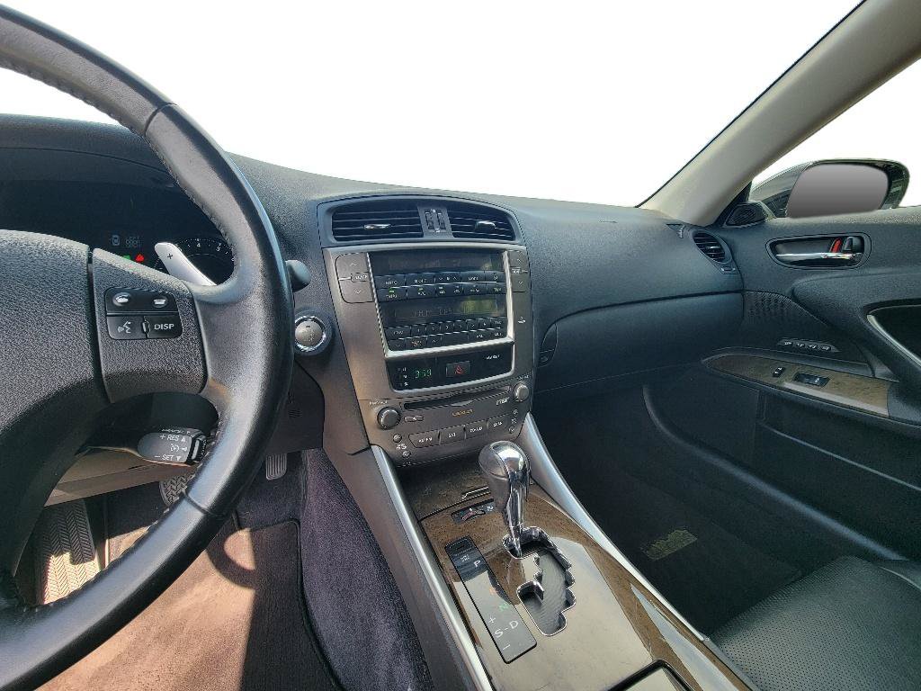 Used 2010 Lexus IS 250C w/ Luxury Pkg RWD image 18