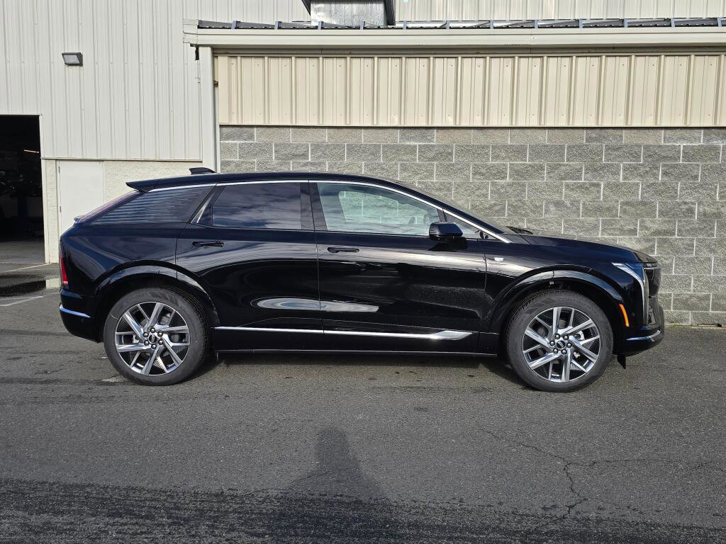 New 2026 Cadillac Optiq Luxury 1 image 10