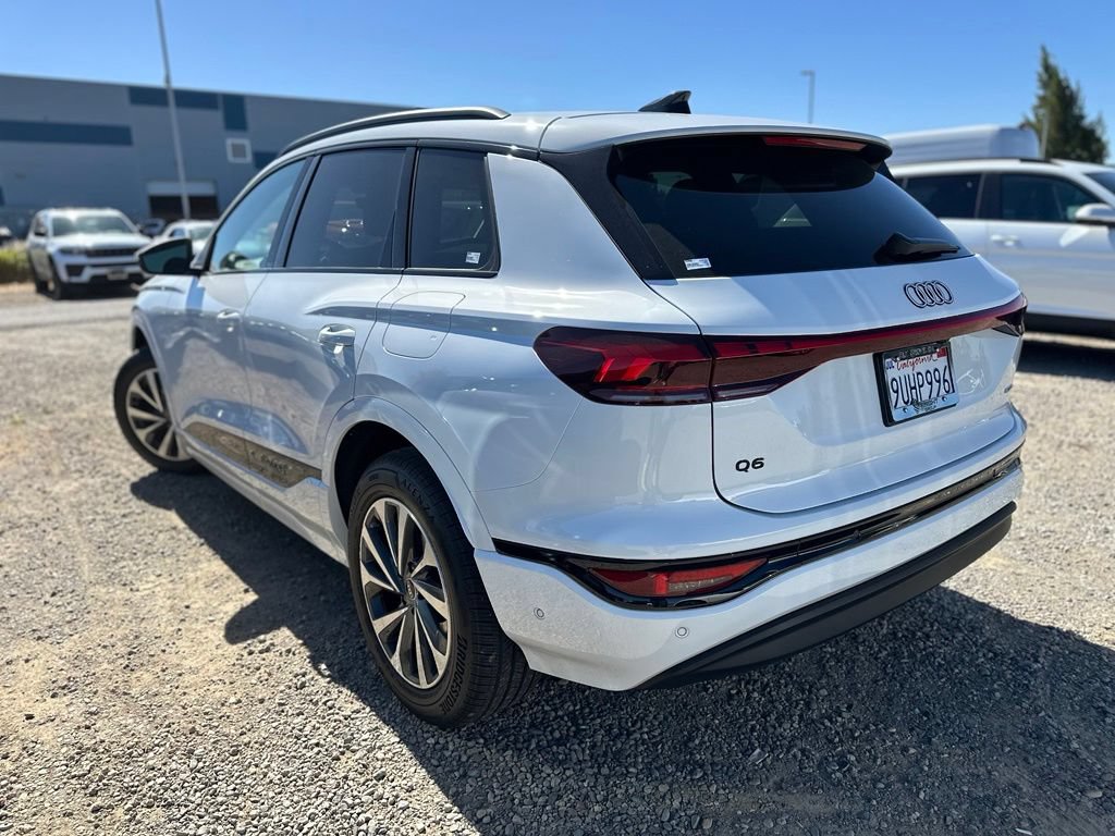 Used 2025 Audi Q6 e-tron Premium AWD/4WD image 4