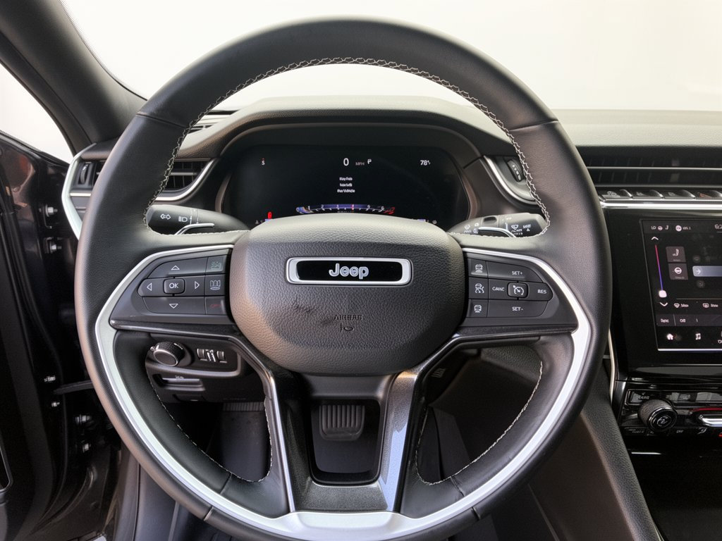 Used 2022 Jeep Grand Cherokee Altitude AWD/4WD image 10