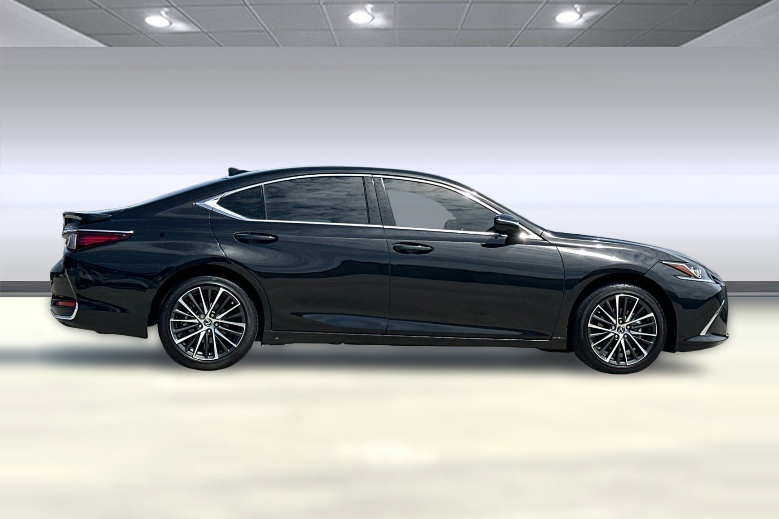 Used 2025 Lexus ES 300h w/ Premium Package image 7