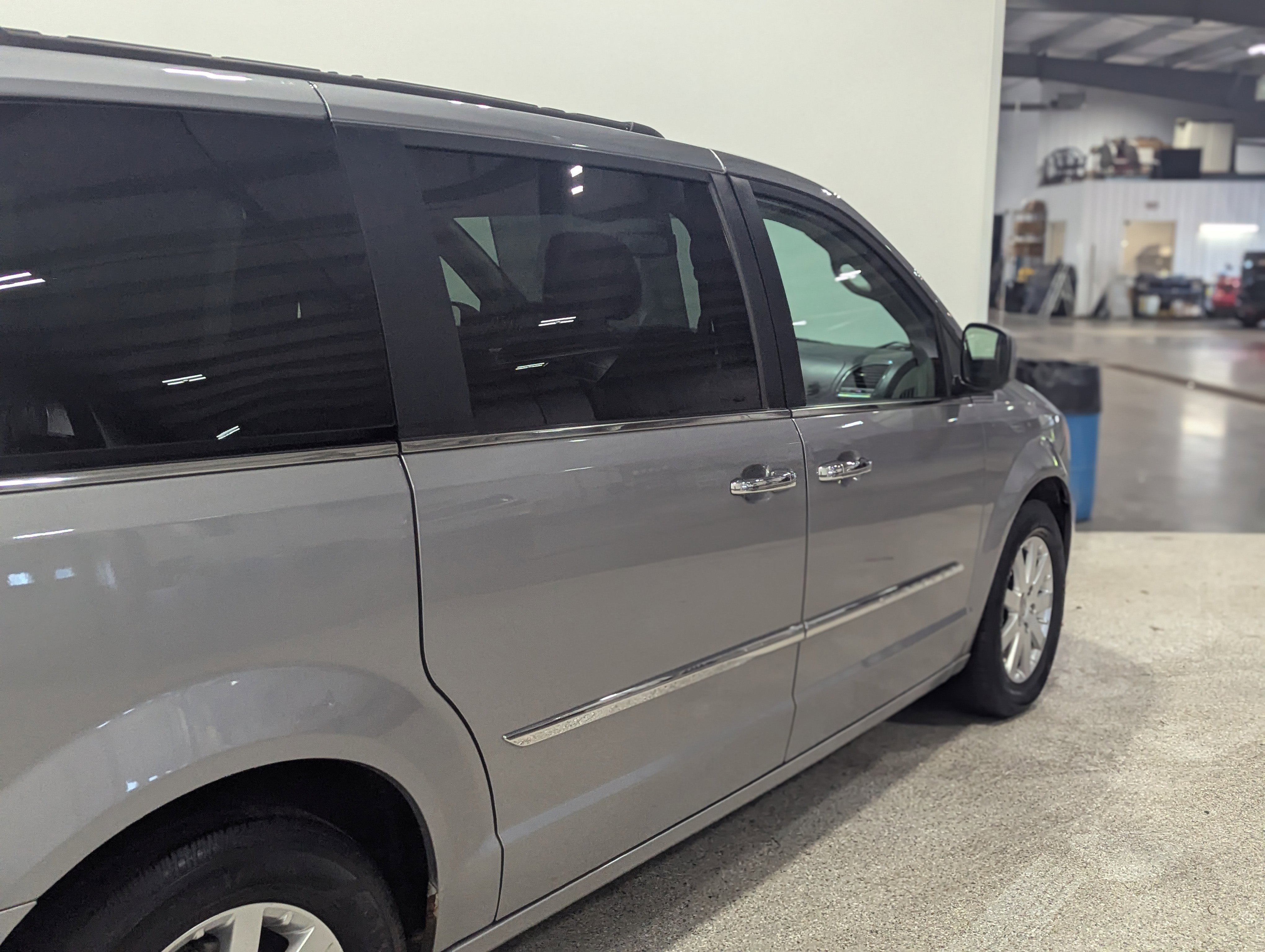 Used 2016 Chrysler Town & Country Touring w/ Driver Convenience Group FWD image 3