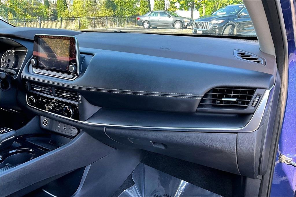 Used 2022 Nissan Rogue S AWD/4WD image 26