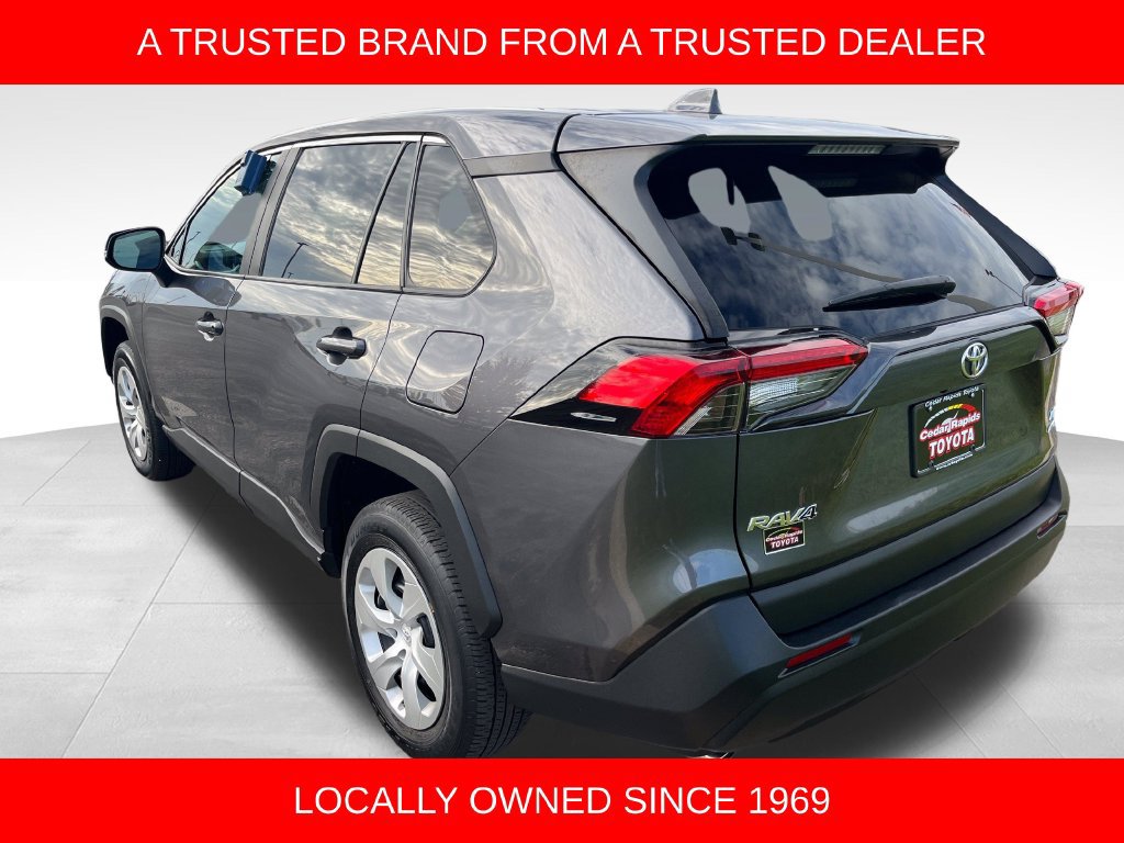 Used 2023 Toyota RAV4 LE AWD/4WD image 3