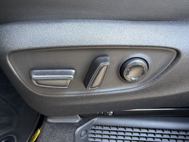 Used 2025 Toyota Sienna Platinum FWD image 27