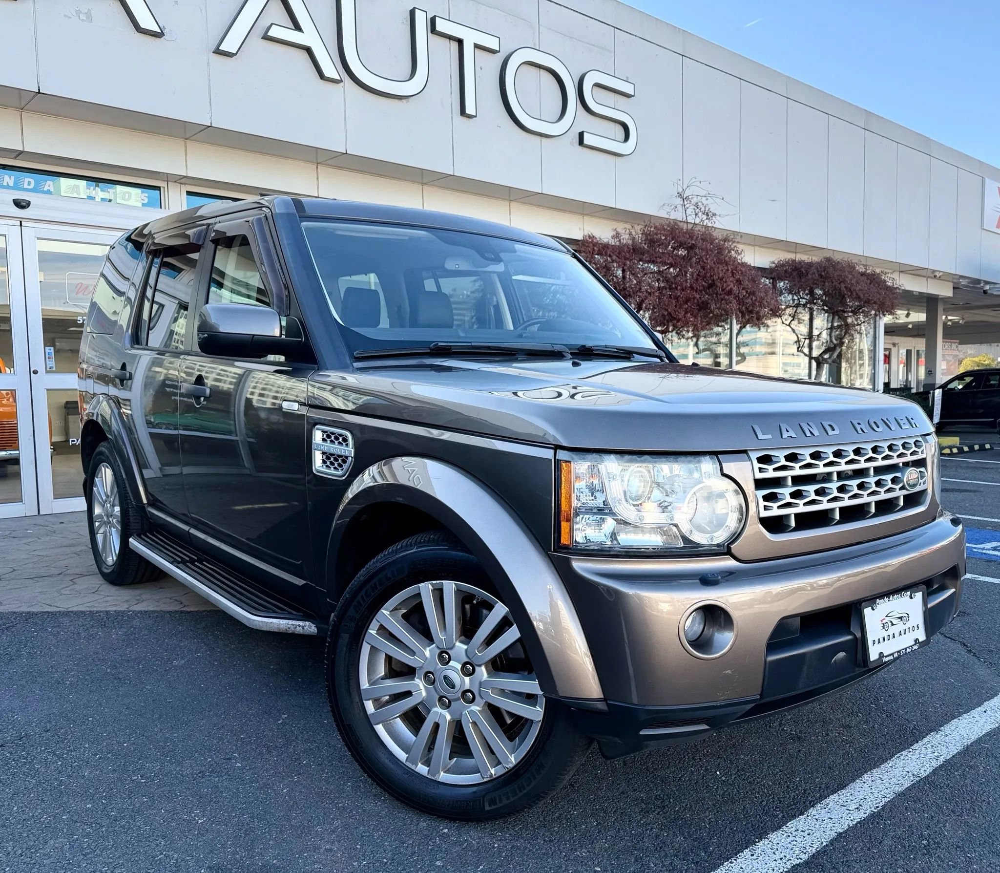 Used 2011 Land Rover LR4 HSE image 1