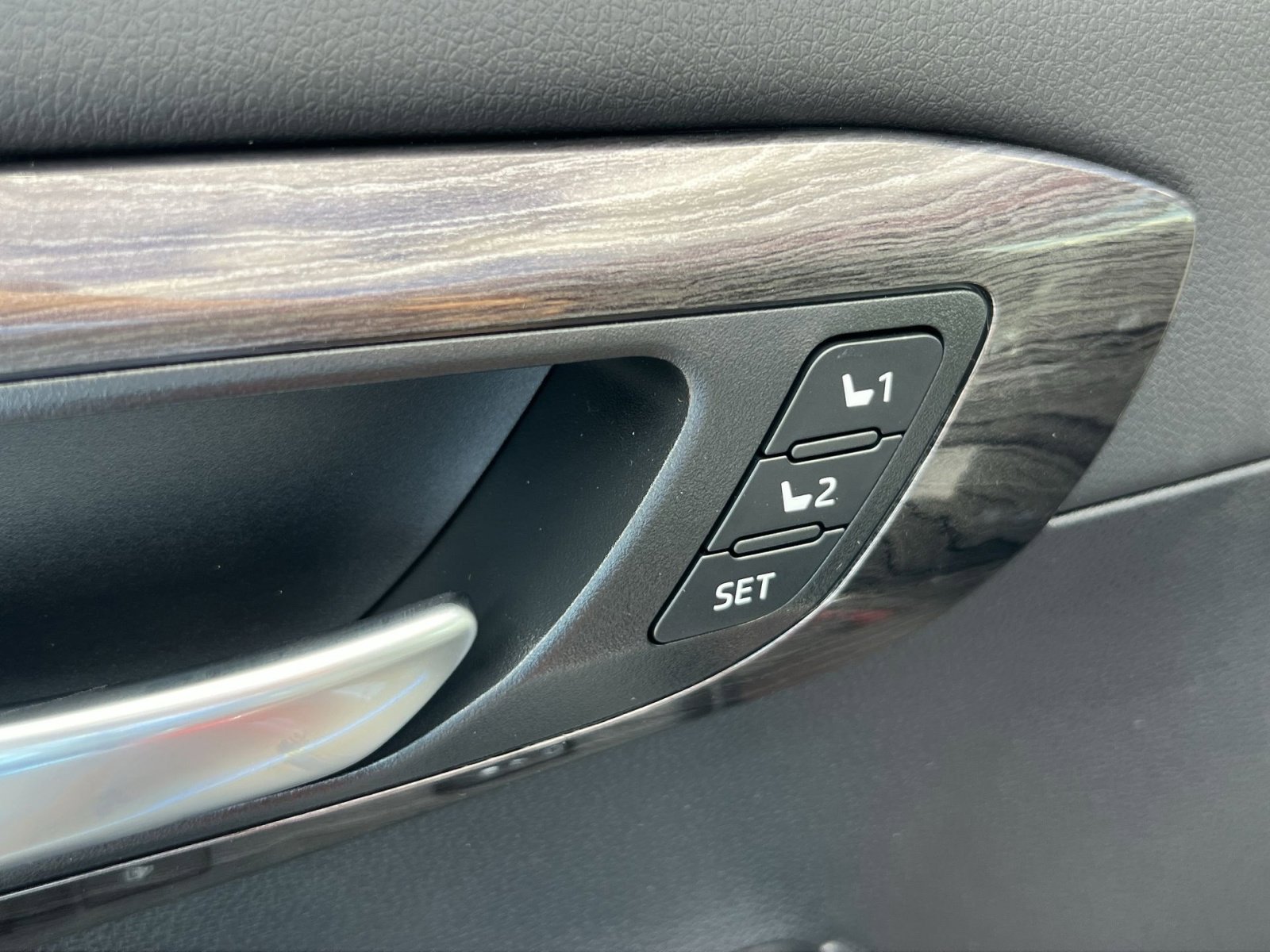 New 2025 Toyota Highlander Platinum image 24