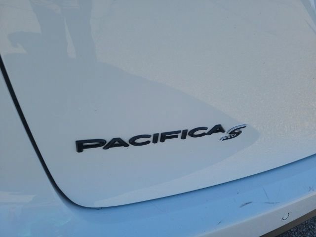 Used 2025 Chrysler Pacifica Limited image 25