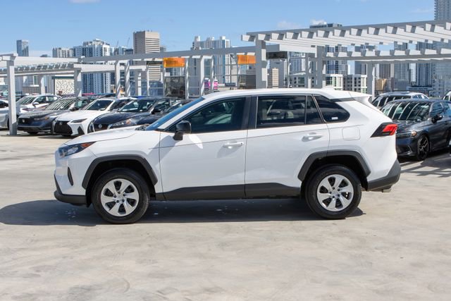 Used 2022 Toyota RAV4 LE AWD/4WD image 9