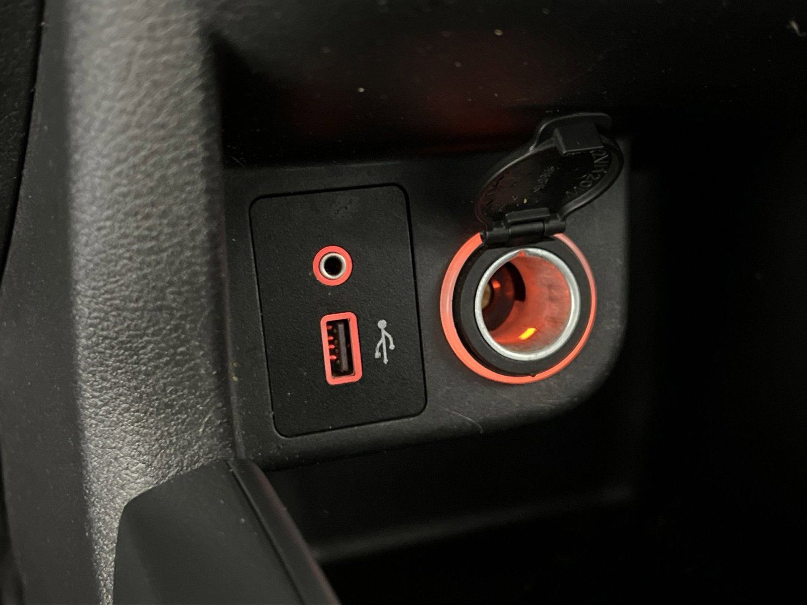 Used 2021 Nissan Kicks S image 31