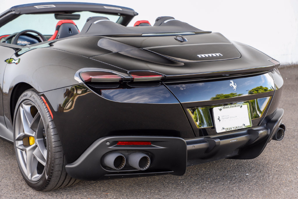 Certified 2025 Ferrari Roma Spider RWD image 21